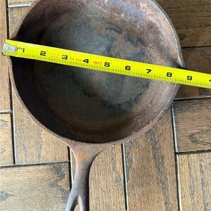 Lodge Cast Iron 9” Frying Pan Skillet Dutch Oven Camp Chuck Wagon Fish Hunt